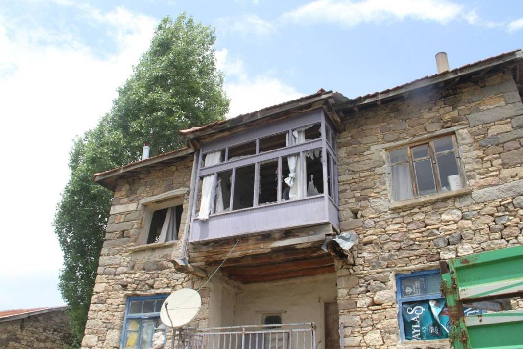 Evde kahvaltı yaparken felaketi yaşadılar! Korkunç manzarayı görenler evden koşarak kaçtı 1